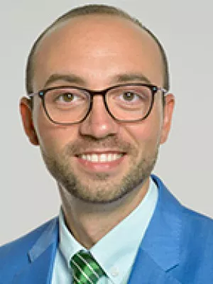 Herzeg-Akos-headshot2022.jpg